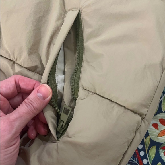 NWOT Zara Teddy & Puffer Jacket. Size Medium - Picture 4 of 7